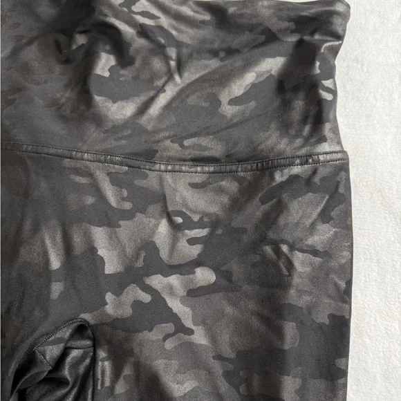 SPANX Black‎ Camo Leggings - Size XL - Picture 4 of 8
